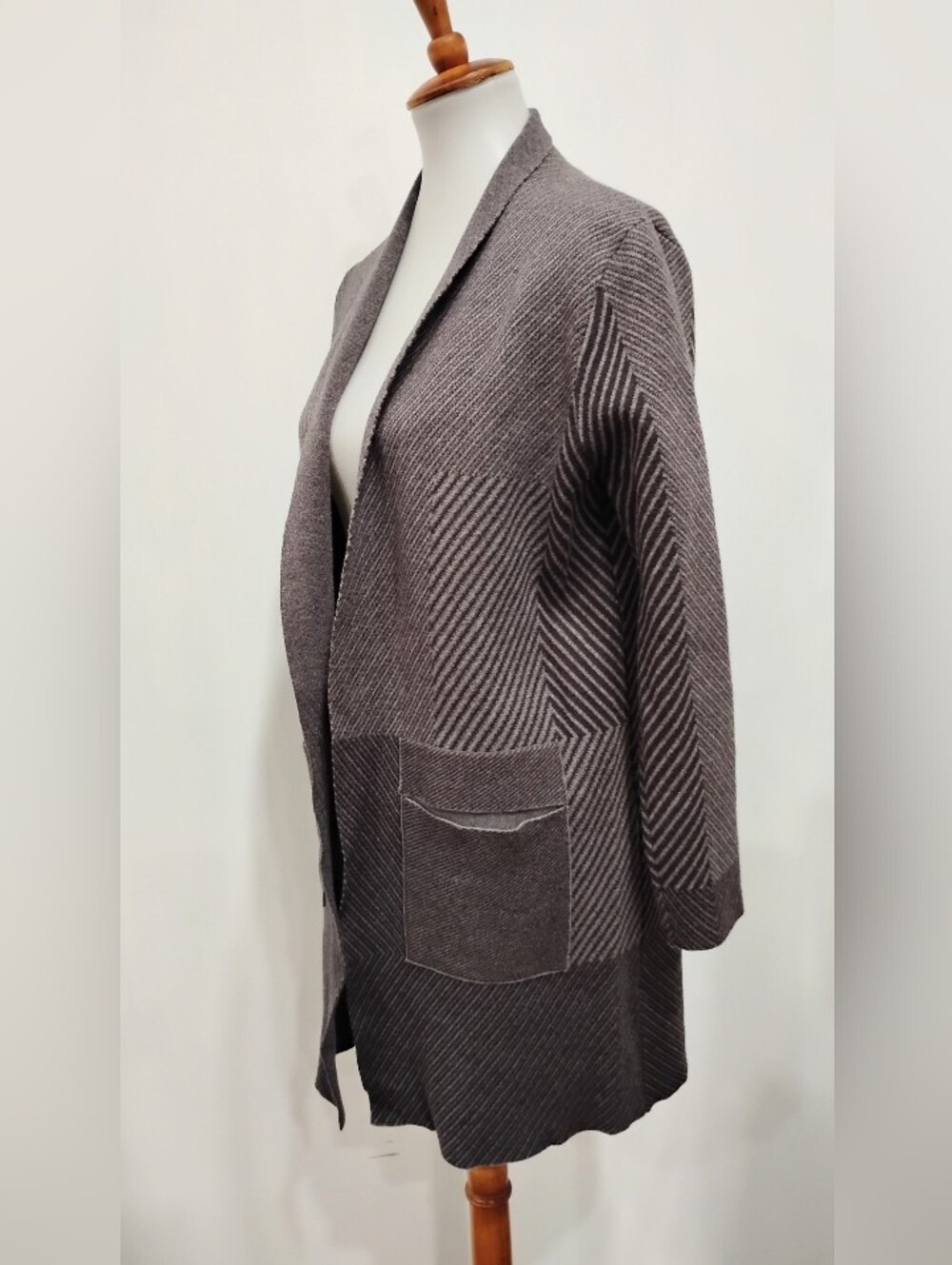 SIONI LONG CHEVRON CARDIGAN NWOT